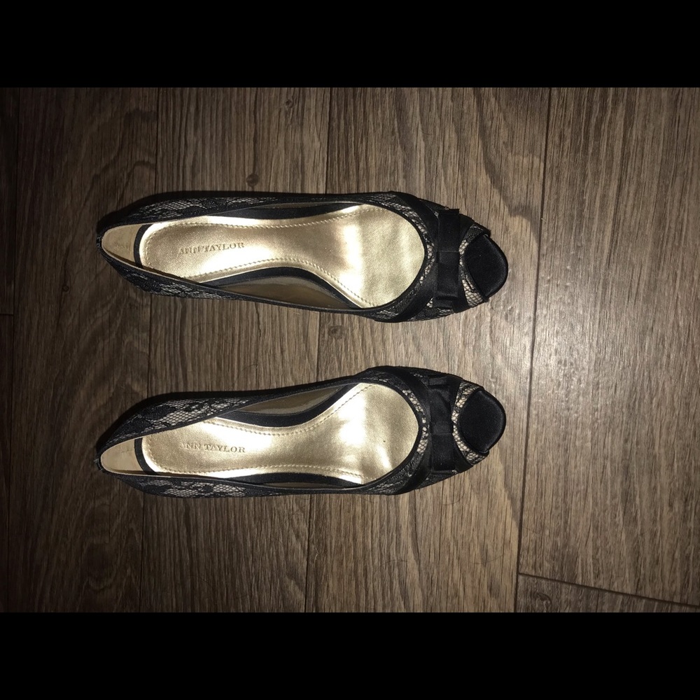 👠 Ann Taylor Monique Lace Peep Toe Pump 👠 - Picture 5 of 7